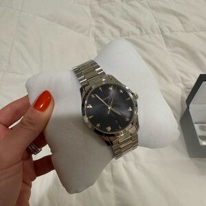 Gucci Men's Silver Watch with Black Dial